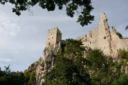 Burgruine Weissenstein bei Regen